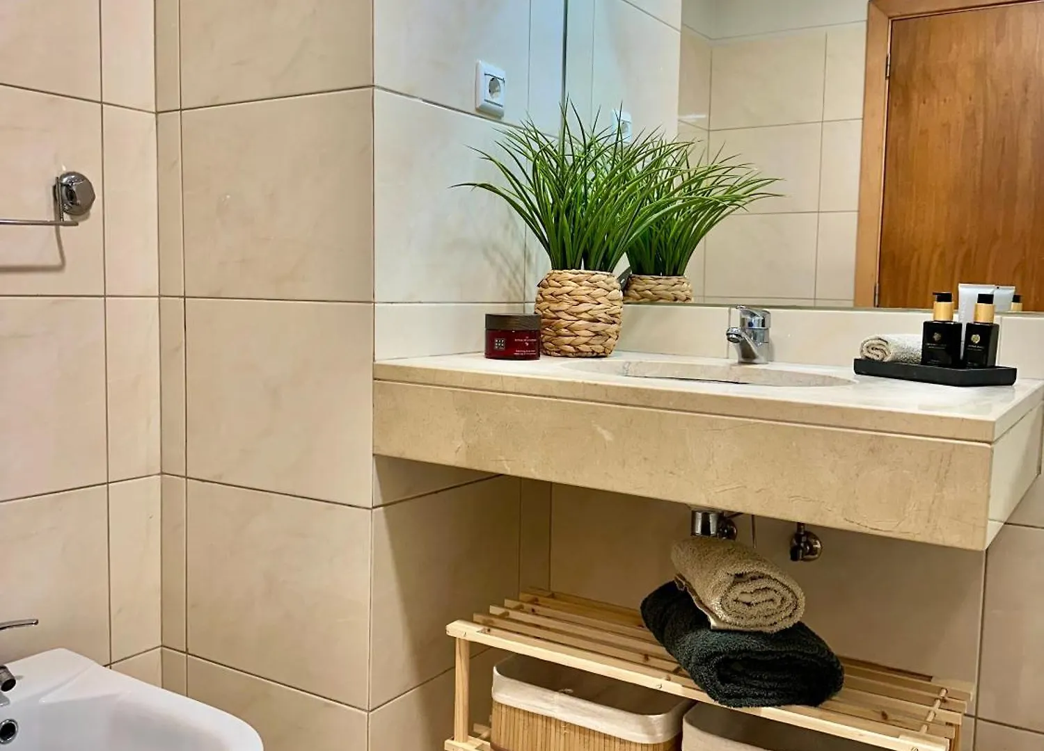 Charming 1 Bedroom Apartment By Falesias Apart Canico  Canico (Madeira)